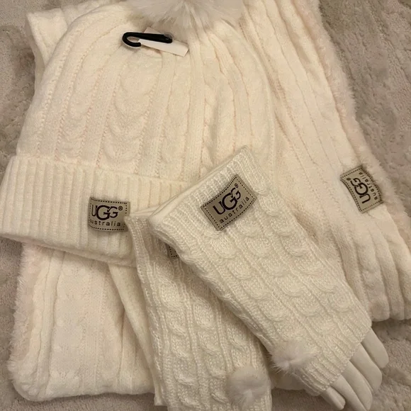 - UGG Winter White pom pom hat infinity scarf & glove set NWT - Picture 5 of 7